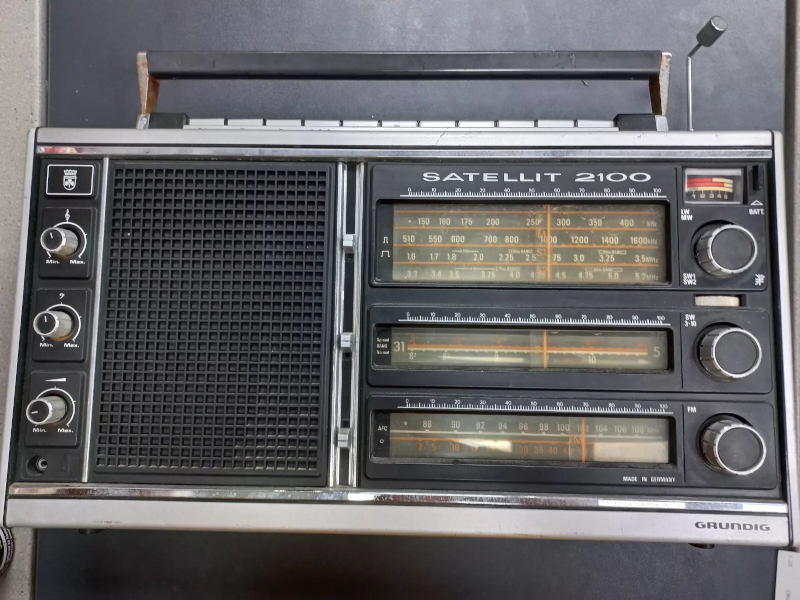 Grundig Satellit 2100